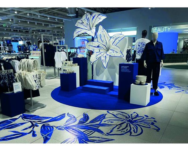 Blue lily graphics and mannequins in Woolworths, Tygervalley
